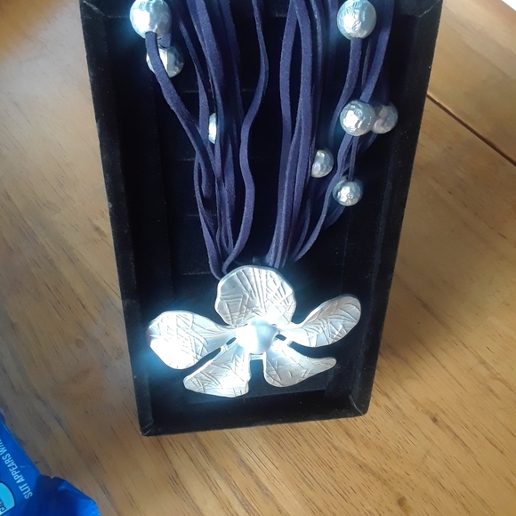 🌞NWT🌞 Jasmine Flower Pendent Necklace - Picture 2 of 2